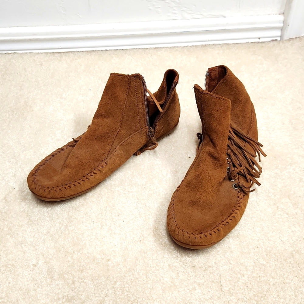 Minnetonka Fringe Moccasins 9